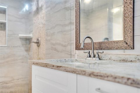 Condo in South Palm Beach, Florida, 2 bedrooms  № 1819701 - photo 24