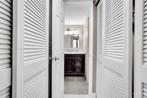 Condo in South Palm Beach, Florida, 2 bedrooms  № 1819701 - photo 29