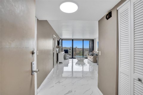 Condo in South Palm Beach, Florida, 2 bedrooms  № 1819701 - photo 4