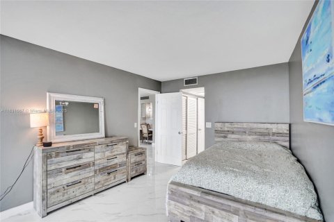 Condo in South Palm Beach, Florida, 2 bedrooms  № 1819701 - photo 30