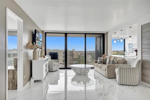 Condo in South Palm Beach, Florida, 2 bedrooms  № 1819701 - photo 5