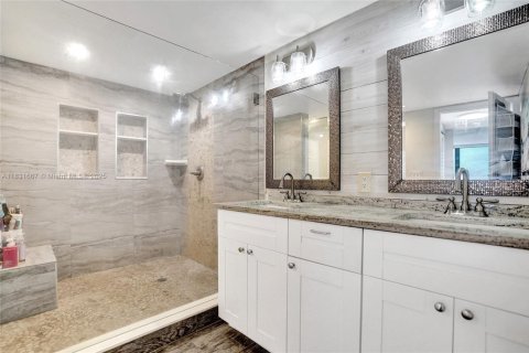 Condo in South Palm Beach, Florida, 2 bedrooms  № 1819701 - photo 23