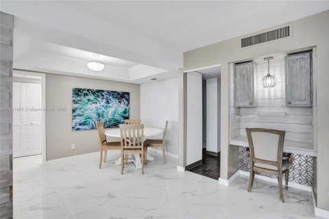 Condo in South Palm Beach, Florida, 2 bedrooms  № 1819701 - photo 9