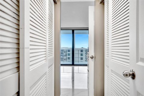 Condo in South Palm Beach, Florida, 2 bedrooms  № 1819701 - photo 28
