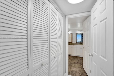 Condo in South Palm Beach, Florida, 2 bedrooms  № 1819701 - photo 19