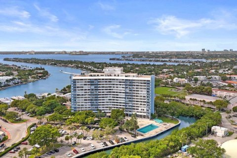 Condo in Miami Beach, Florida, 3 bedrooms  № 2084400 - photo 5