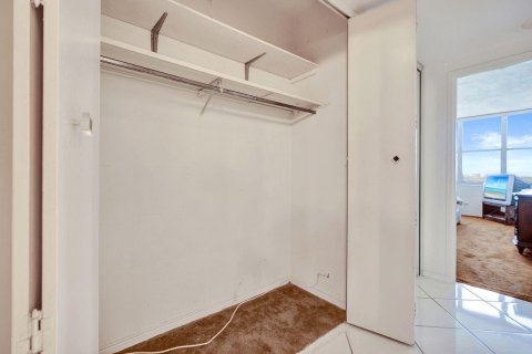 Condo in Miami Beach, Florida, 3 bedrooms  № 2084400 - photo 23