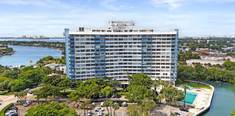 Condo in Miami Beach, Florida, 3 bedrooms  № 2084400