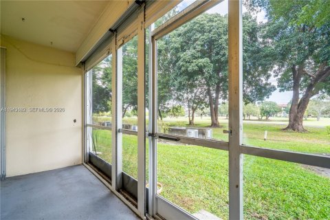 Снять в аренду кондоминиум в Пемброк-Пайнс, Флорида 2 спальни, 96.99м2, № 2000558 - фото 25