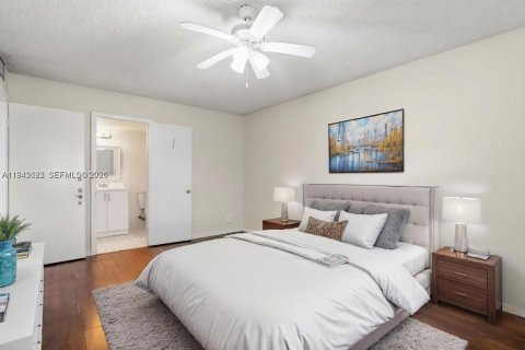 Снять в аренду кондоминиум в Пемброк-Пайнс, Флорида 2 спальни, 96.99м2, № 2000558 - фото 16