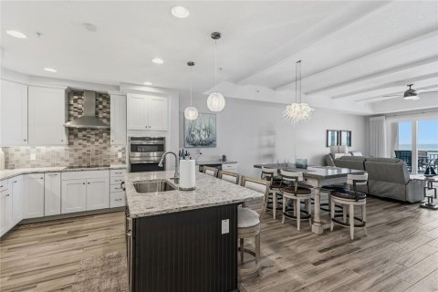 Condo in New Smyrna Beach, Florida, 3 bedrooms № 2232630 - photo 11