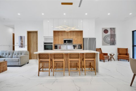 House in Naples, Florida 3 bedrooms, 176.51 sq.m. № 1775334 - photo 14