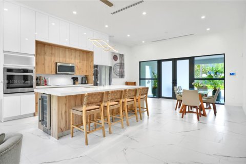 House in Naples, Florida 3 bedrooms, 176.51 sq.m. № 1775334 - photo 20