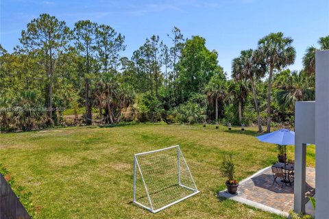 House in Naples, Florida 3 bedrooms, 176.51 sq.m. № 1775334 - photo 12