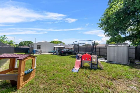 Casa en venta en Miami, Florida, 2 dormitorios, 50.17 m2 № 1842657 - foto 25