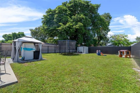 Casa en venta en Miami, Florida, 2 dormitorios, 50.17 m2 № 1842657 - foto 21