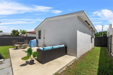 Casa en venta en Miami, Florida, 2 dormitorios, 50.17 m2 № 1842657 - foto 28