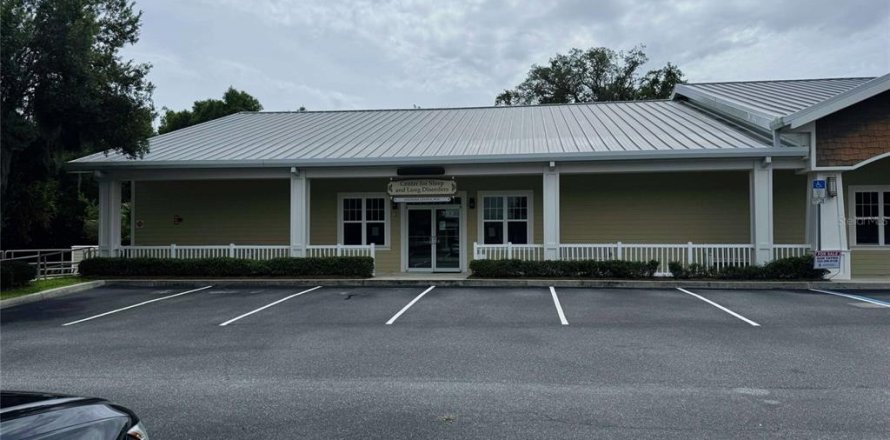 Immobilier commercial à Lady Lake, Floride 373.47 m2 № 1747112