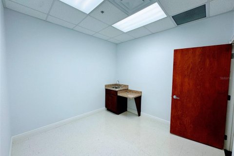 Immobilier commercial à vendre à Lady Lake, Floride: 373.47 m2 № 1747112 - photo 14