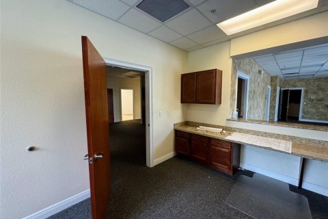 Immobilier commercial à vendre à Lady Lake, Floride: 373.47 m2 № 1747112 - photo 11
