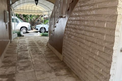 Condominio en alquiler en Bal Harbour, Florida, 2 dormitorios, 103.12 m2 № 2059903 - foto 4