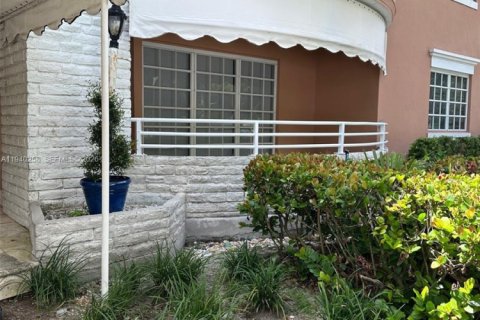 Condominio en alquiler en Bal Harbour, Florida, 2 dormitorios, 103.12 m2 № 2059903 - foto 2