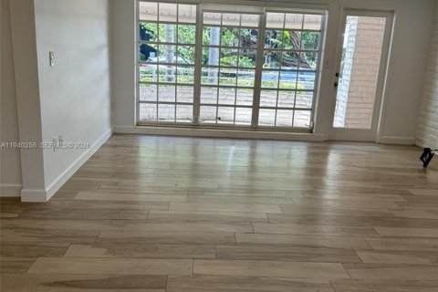 Condominio en alquiler en Bal Harbour, Florida, 2 dormitorios, 103.12 m2 № 2059903 - foto 16