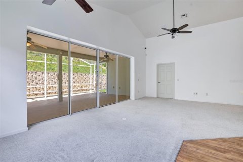 House in Clermont, Florida 3 bedrooms, 158.21 sq.m. № 2237241 - photo 15