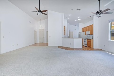House in Clermont, Florida 3 bedrooms, 158.21 sq.m. № 2237241 - photo 13