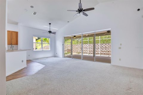 House in Clermont, Florida 3 bedrooms, 158.21 sq.m. № 2237241 - photo 10
