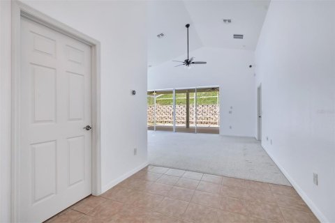 House in Clermont, Florida 3 bedrooms, 158.21 sq.m. № 2237241 - photo 12
