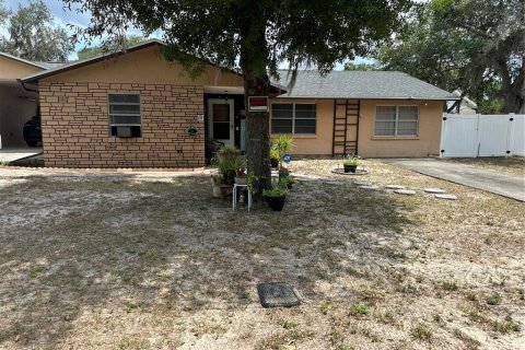 Casa en venta en Avon Park, Florida, 5 dormitorios, 156.45 m2 № 1669985 - foto 1