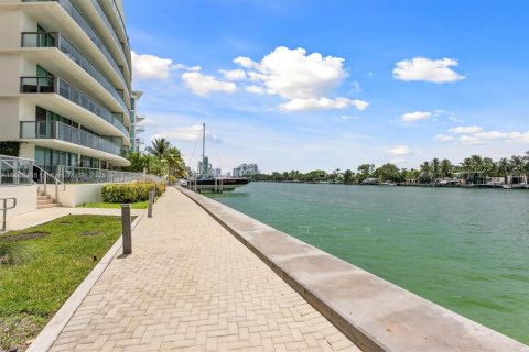Condo in Miami Beach, Florida, 2 bedrooms № 1925168 - photo 17