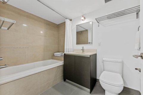 Condo in Miami Beach, Florida, 2 bedrooms № 1925168 - photo 10