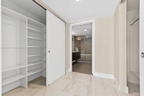 Condo in Miami Beach, Florida, 2 bedrooms № 1925168 - photo 8