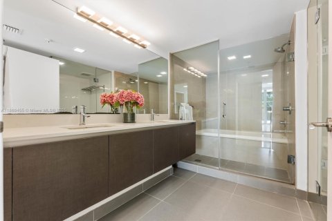 Condo in Miami Beach, Florida, 2 bedrooms № 1925168 - photo 6