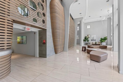 Condo in Miami Beach, Florida, 2 bedrooms № 1925168 - photo 18