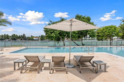 Condo in Miami Beach, Florida, 2 bedrooms № 1925168 - photo 12