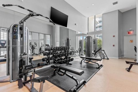 Condo in Miami Beach, Florida, 2 bedrooms № 1925168 - photo 14