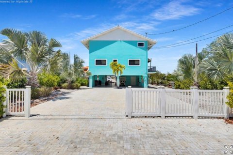 House in Key Largo, Florida 3 bedrooms, 327.02 sq.m. № 1655495 - photo 3