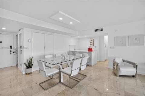 Condominio en venta en Bay Harbor Islands, Florida, 2 dormitorios, 116.87 m2 № 1993631 - foto 16