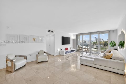 Condominio en venta en Bay Harbor Islands, Florida, 2 dormitorios, 116.87 m2 № 1993631 - foto 6