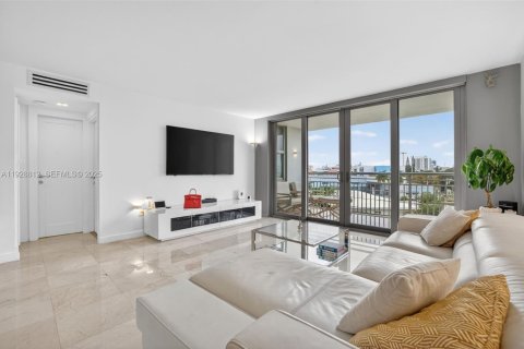 Condominio en venta en Bay Harbor Islands, Florida, 2 dormitorios, 116.87 m2 № 1993631 - foto 9