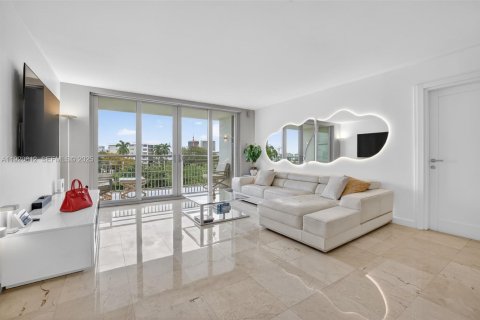 Condominio en venta en Bay Harbor Islands, Florida, 2 dormitorios, 116.87 m2 № 1993631 - foto 8