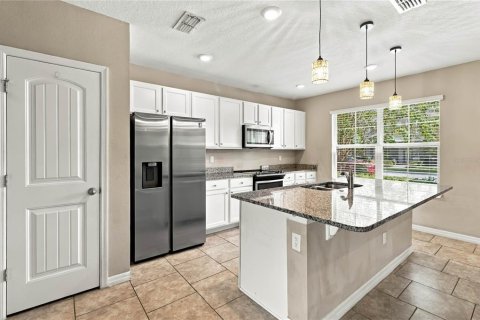 Townhouse in Winter Garden, Florida 3 bedrooms, 151.06 sq.m. № 2402768 - photo 8