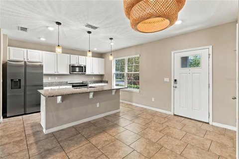 Townhouse in Winter Garden, Florida 3 bedrooms, 151.06 sq.m. № 2402768 - photo 5