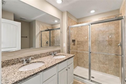 Townhouse in Winter Garden, Florida 3 bedrooms, 151.06 sq.m. № 2402768 - photo 16