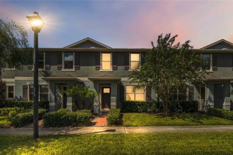 Townhouse in Winter Garden, Florida 3 bedrooms, 151.06 sq.m. № 2402768 - photo 2