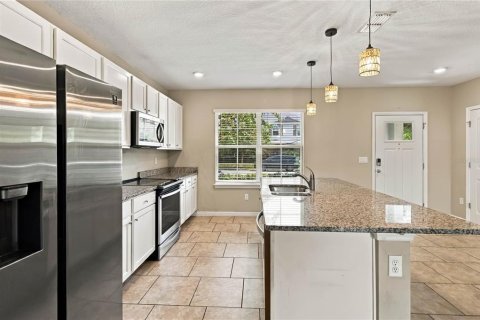 Townhouse in Winter Garden, Florida 3 bedrooms, 151.06 sq.m. № 2402768 - photo 11