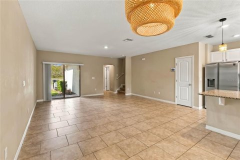 Townhouse in Winter Garden, Florida 3 bedrooms, 151.06 sq.m. № 2402768 - photo 6